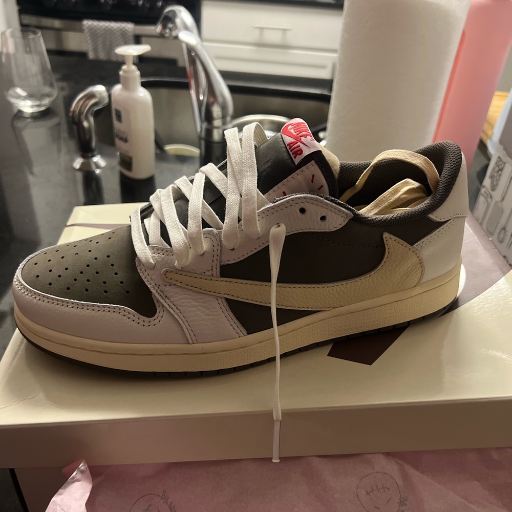 Travis scott Reverse Mocha 1s
